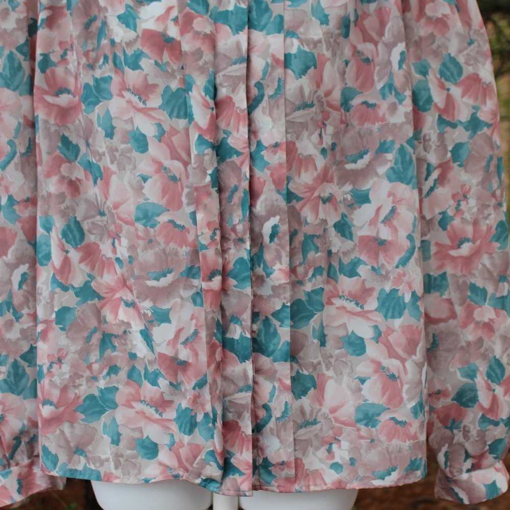 Vintage The American Collection Women's Pink and Green Floral Long Sleeve Top - Picture 3 of 9